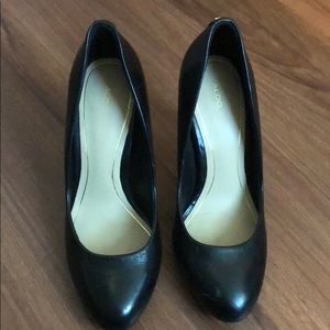 Aldo round pumps